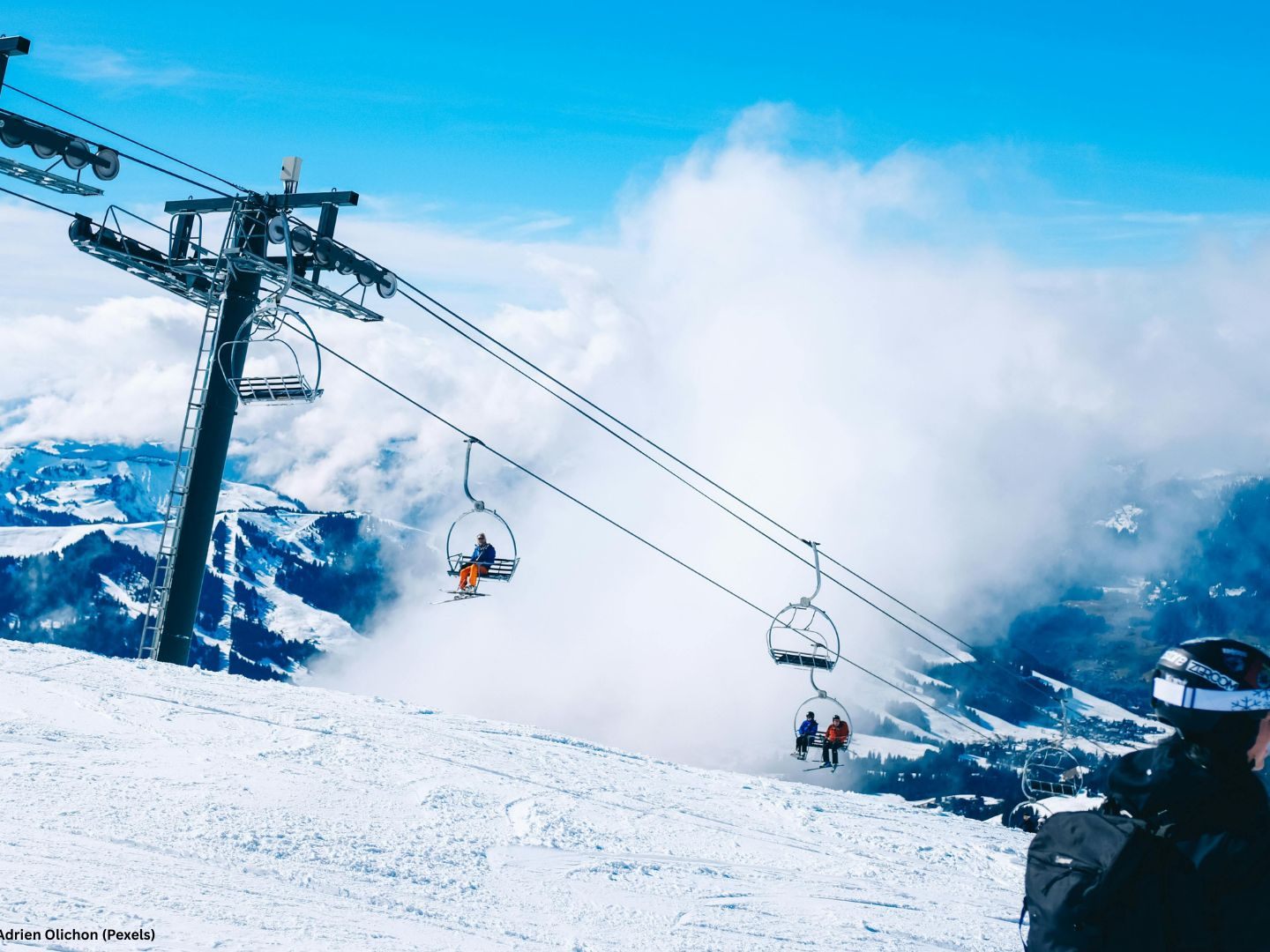 Skifahren muss kein Luxus sein: Es gibt noch Regionen, wo der Winterurlaub auch 2026 erschwinglich bleibt.