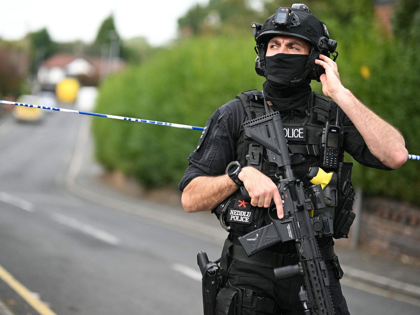 Nach dem Angriff vor einer Synagoge in Manchester mit zwei Toten gehen die Ermittler von einer Terrortat aus.