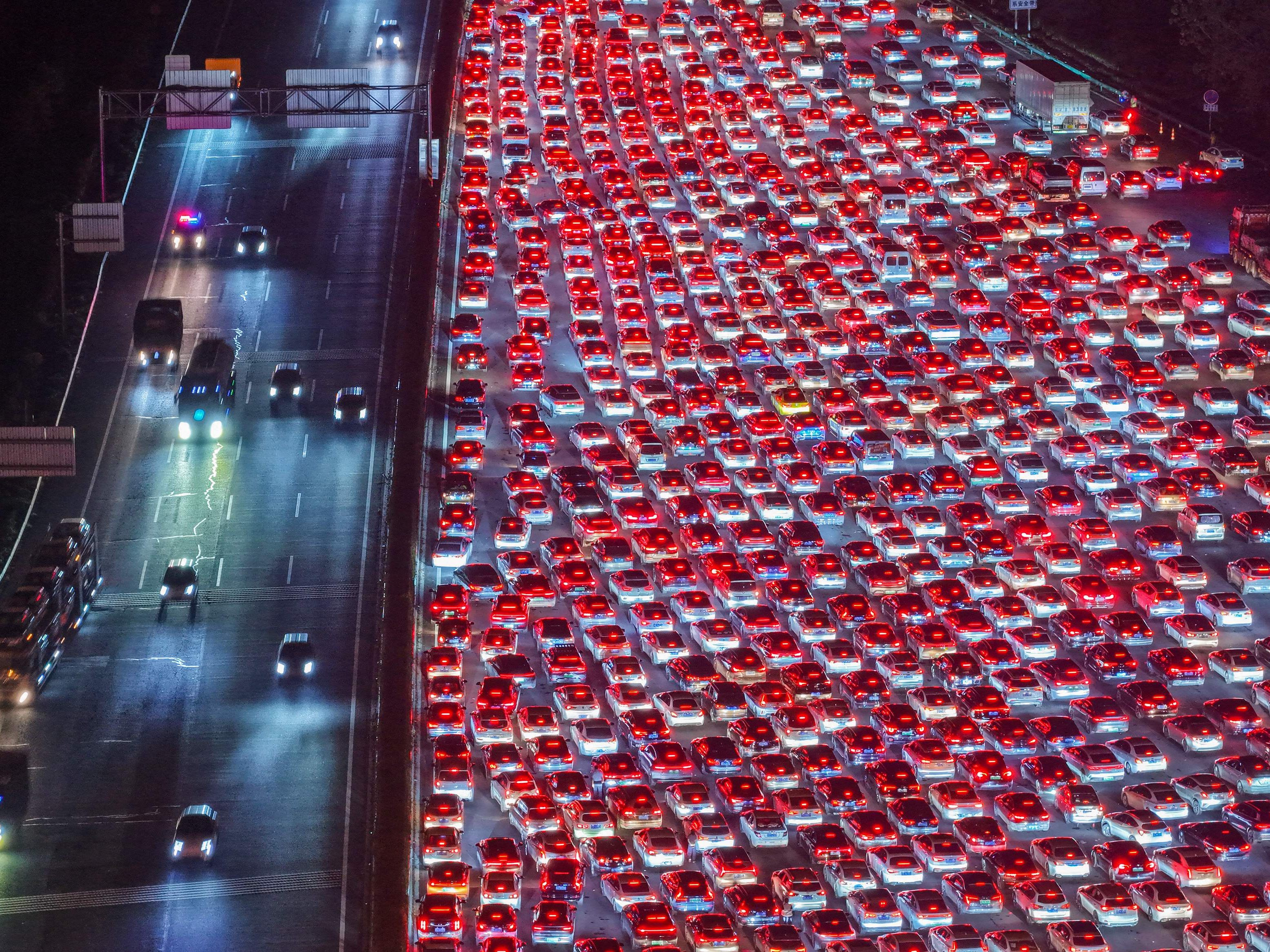 Nach den Feiertagen: Mega-Stau an Mautstation in China.