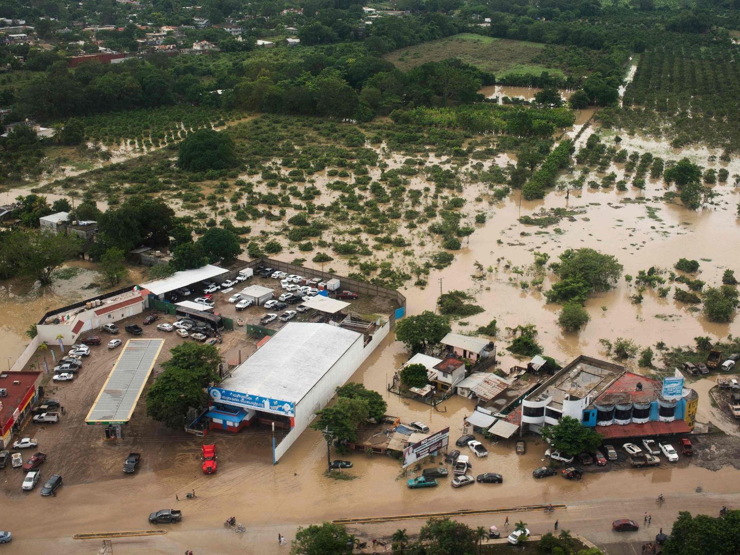 Nach den verheerenden Regenfällen in Mexiko steigt die Zahl der Toten ebenso wie die Verzweiflung der Überlebenden. Nach den verheerenden Regenfällen in Mexiko steigt die Zahl der Toten ebenso wie die Verzweiflung der Überlebenden.