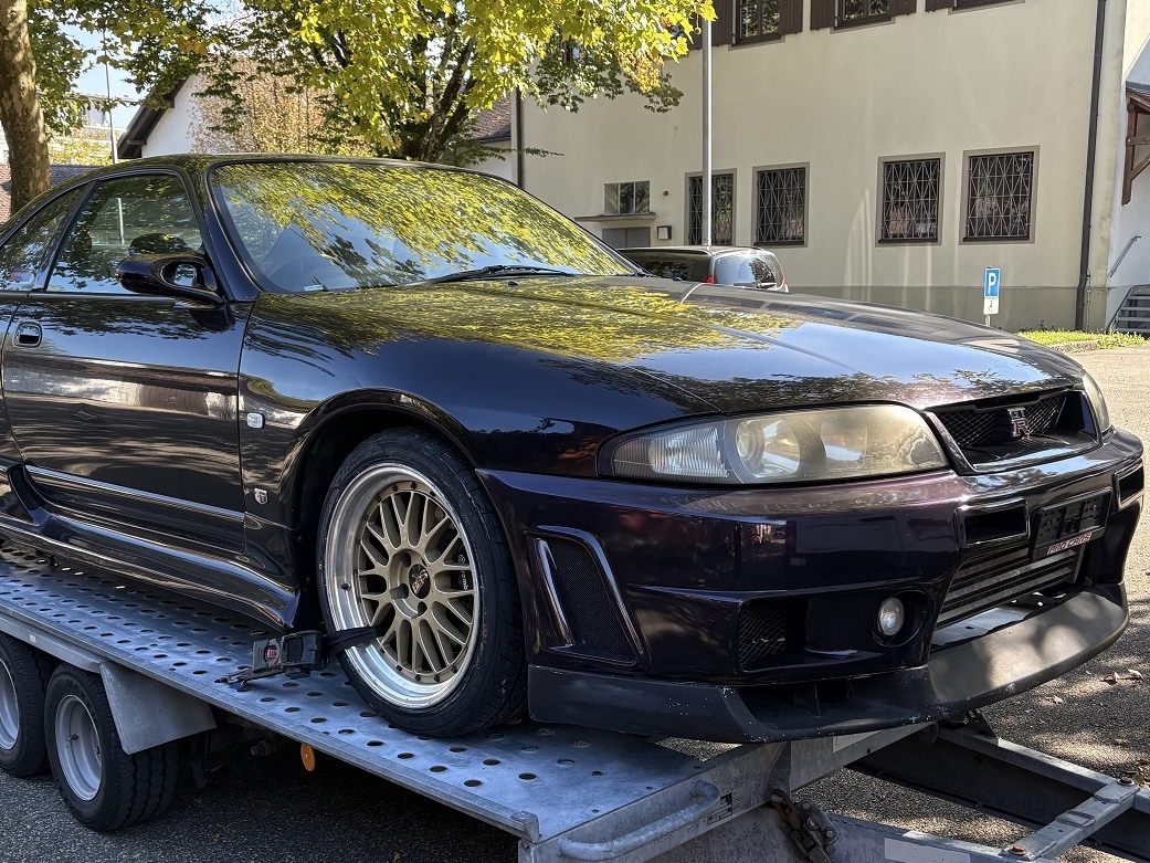 Wert: 50.000 Euro - Nissan Skyline am Zoll vorbeigeschmuggelt. Wert: 50.000 Euro - Nissan Skyline am Zoll vorbeigeschmuggelt.