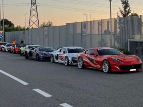 Schweizer mit über 230 km/h auf italienischer Autobahn gestoppt Schweizer mit über 230 km/h auf italienischer Autobahn gestoppt