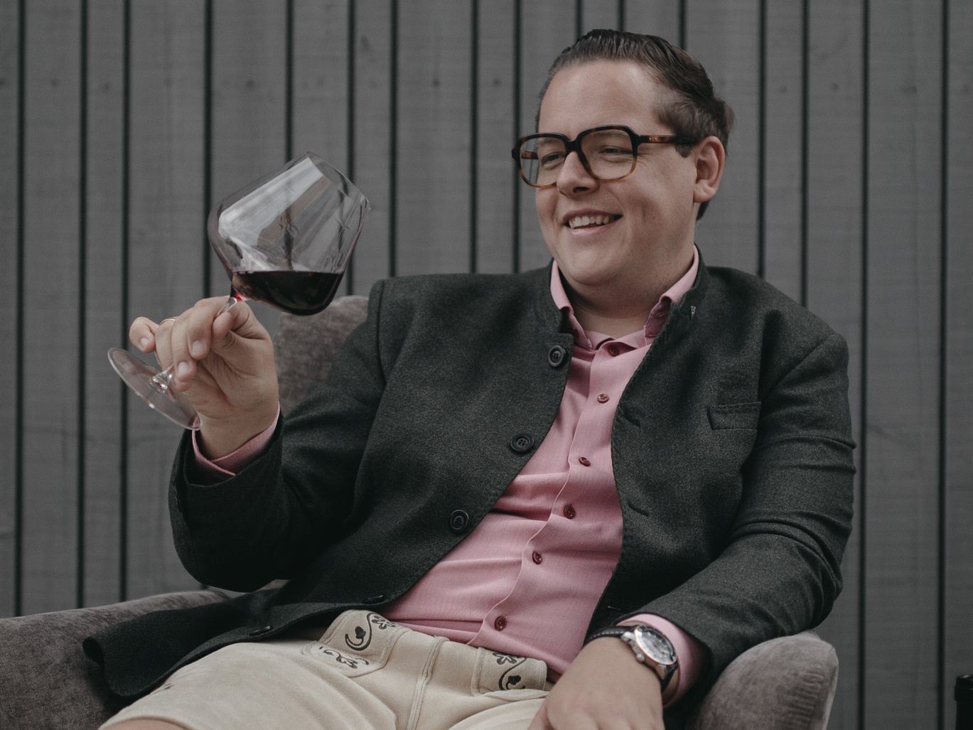 Maximilian Steinfeld ist ausgebilderter Sommelier und Gastgeber des Hauses und darf sich über die Auszeichung "Weinkarte des Jahres" 2026 freuen.