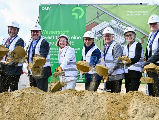 Grundsteinlegung der OMV-Elektrolyseanlage in Bruck an der Leitha