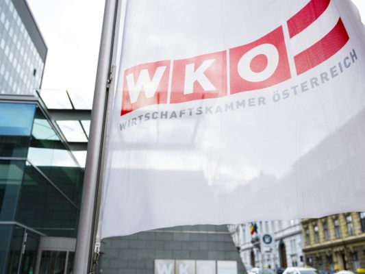 WKÖ-Flagge vor dem Hauptquartier in Wien-Wieden