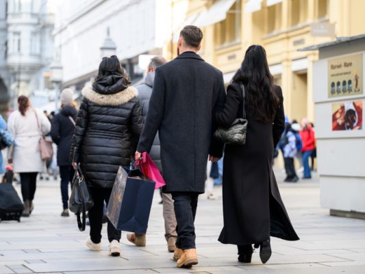 Am ersten Adventsamstag waren die Einkaufsstraßen gut frequentiert