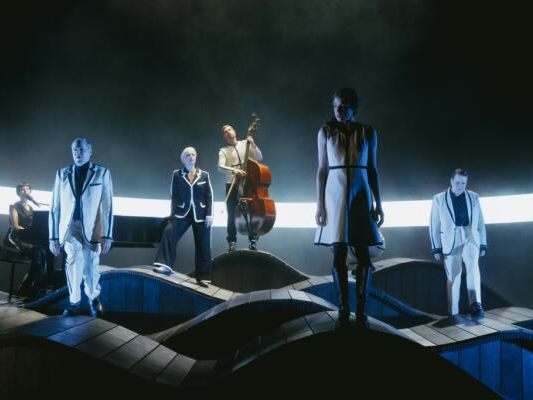 Johanna Wehner inszeniert die "Traumnovelle" samt Live-Musik