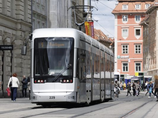 Ein Fußgänger wurde in Graz von einer Straßenbahn erfasst