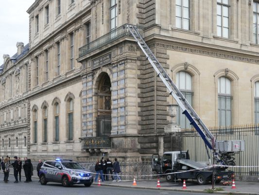 Drahtzieher des Louvre-Einbruchs ist noch unbekannt