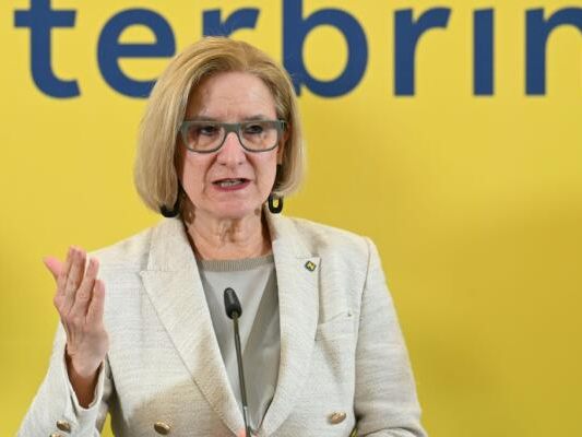 Mikl-Leitner verschärft die Regeln