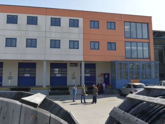 Aus einer Lagerhalle wurden 2012 tausende Smartphones geraubt