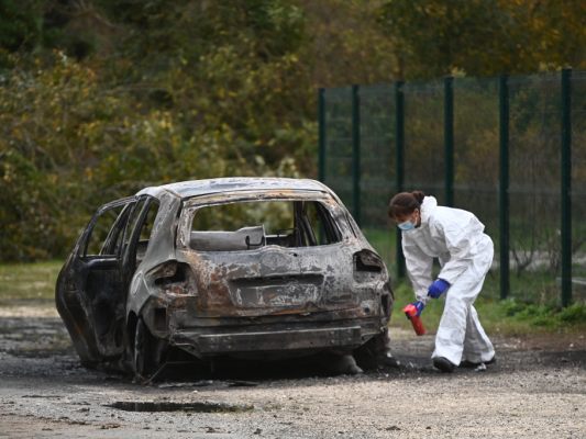 Das ausgebrannte Auto nach dem Anschlag