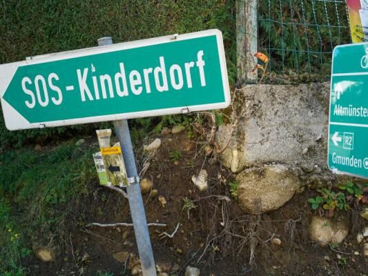 SOS-Kinderdorf-Leiter in Altmünster zurück im Amt.