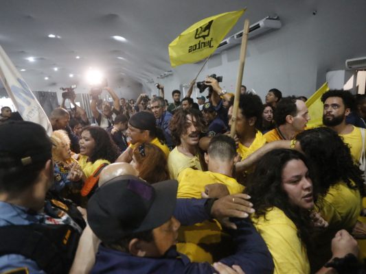 Es kam zu einem Gerangel