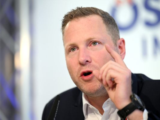 FPÖ attackiert NGOs