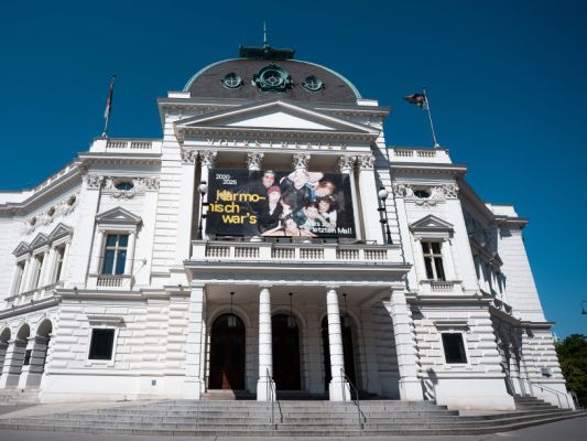 Volkstheater auf der Spur der "Mythen des Alltags"