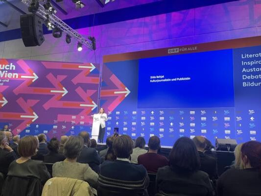 Eröffnungsrednerin Shila Behjat auf der Buch Wien