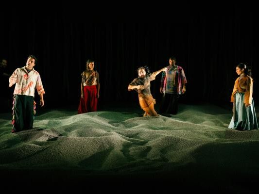 Sara Ostertag feiert mit Romanadaption TEATA-Auftakt