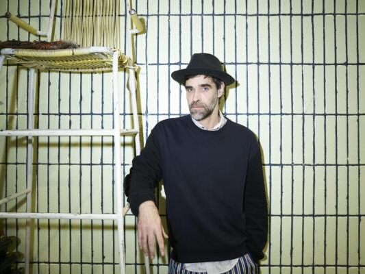 Bühnenbildner übernahm Regie von erkranktem Johan Simons