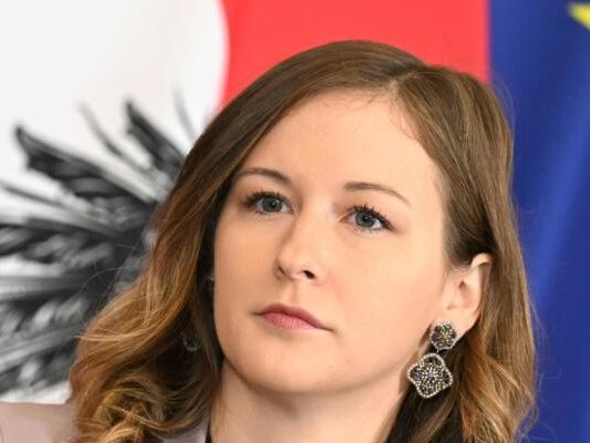 Europaministerin Plakolm wehrt sich gegen ein höheres EU-Budget