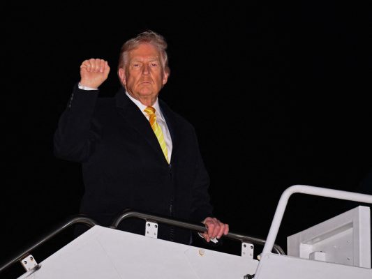 Trump kündigte Klage in der Air Force One an