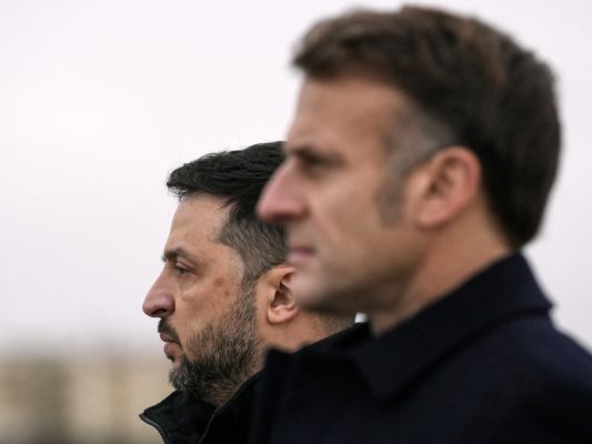 Selenskyj wurde von seinem Amtskollegen Macron willkommen geheißen