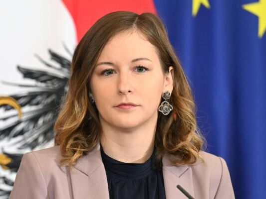 Plakolm: EU-Beitritt war "sehr gute" Entscheidung