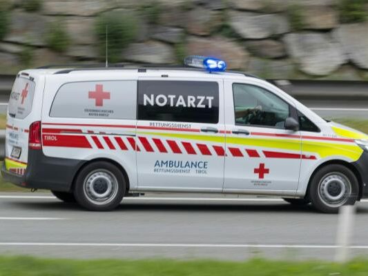 Der 19-Jährige wurde ins Klinikum Klagenfurt eingeliefert.