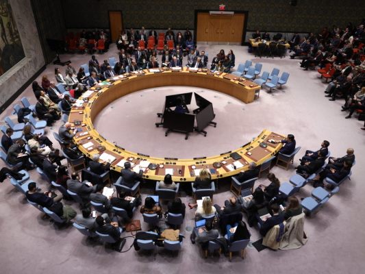 13 Mitglieder des Gremiums stimmten für die Resolution