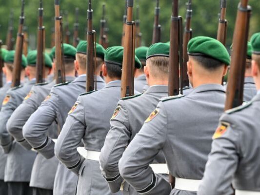 Soldaten sollen EU-weit marschieren dürfen