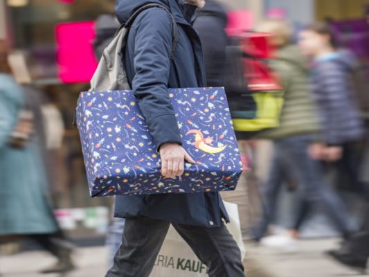 Weihnachtseinkäufe machen mehr als der Hälfte der Österreicher Spaß.
