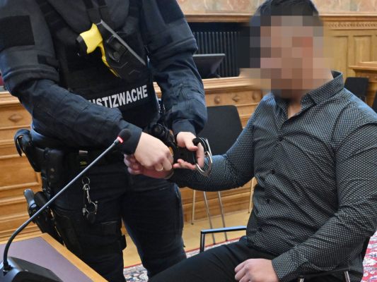 Der Angeklagte am vor Beginn der Verhandlung