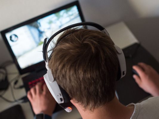 Für gewalttätige Schüler gibt es Suspendierungsbegleitung auch online