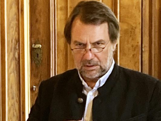 Intendant Mathis Huber führte durch die Programmvorschau