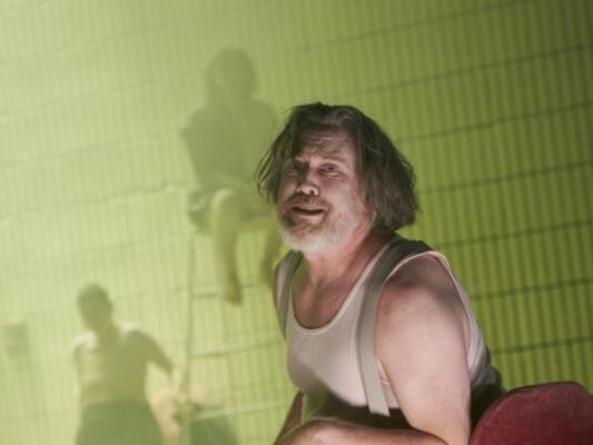 Nicholas Ofczarek als zerrütteter Richard III.