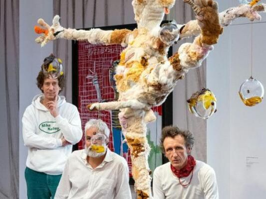 Die Künstler und ihr Werk: Gelatin mit "Frohes Fest 2", 2025