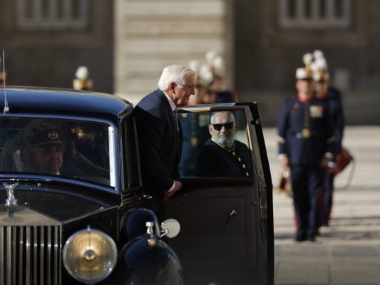 Steinmeier wurde mit einem Rolls Royce vom Flughafen Madrid abgeholt