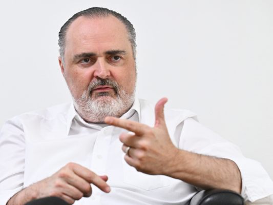 Für Doskozil war es der erste öffentliche Auftritt nach seiner OP