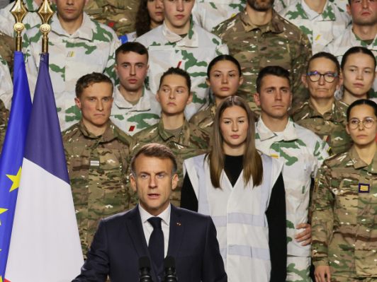 Macron will mehr freiwillige Jugend beim Heer
