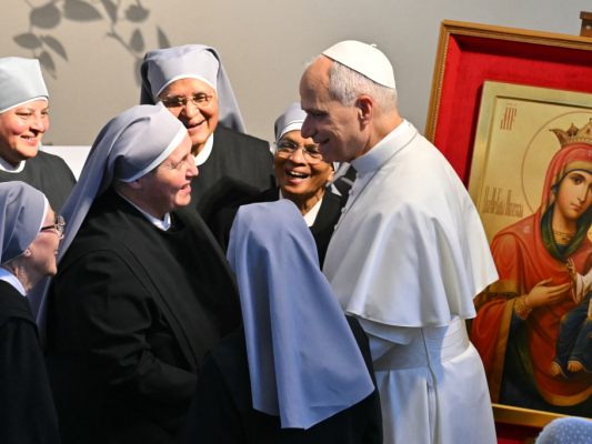 Leo XIV. traf Ordensschwestern in Istanbul