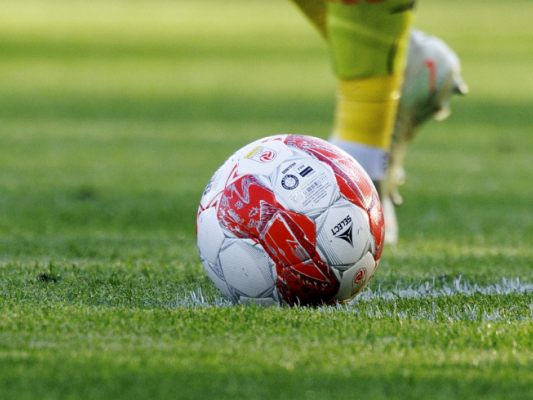 Erste Spieler verlassen das möglicherweise sinkende Schiff