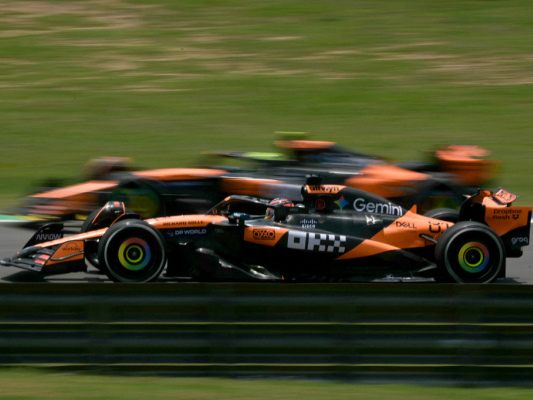 Norris und Piastri fast im Gleichschritt