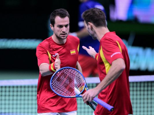 Spanier zogen ins Davis-Cup-Semifinale ein
