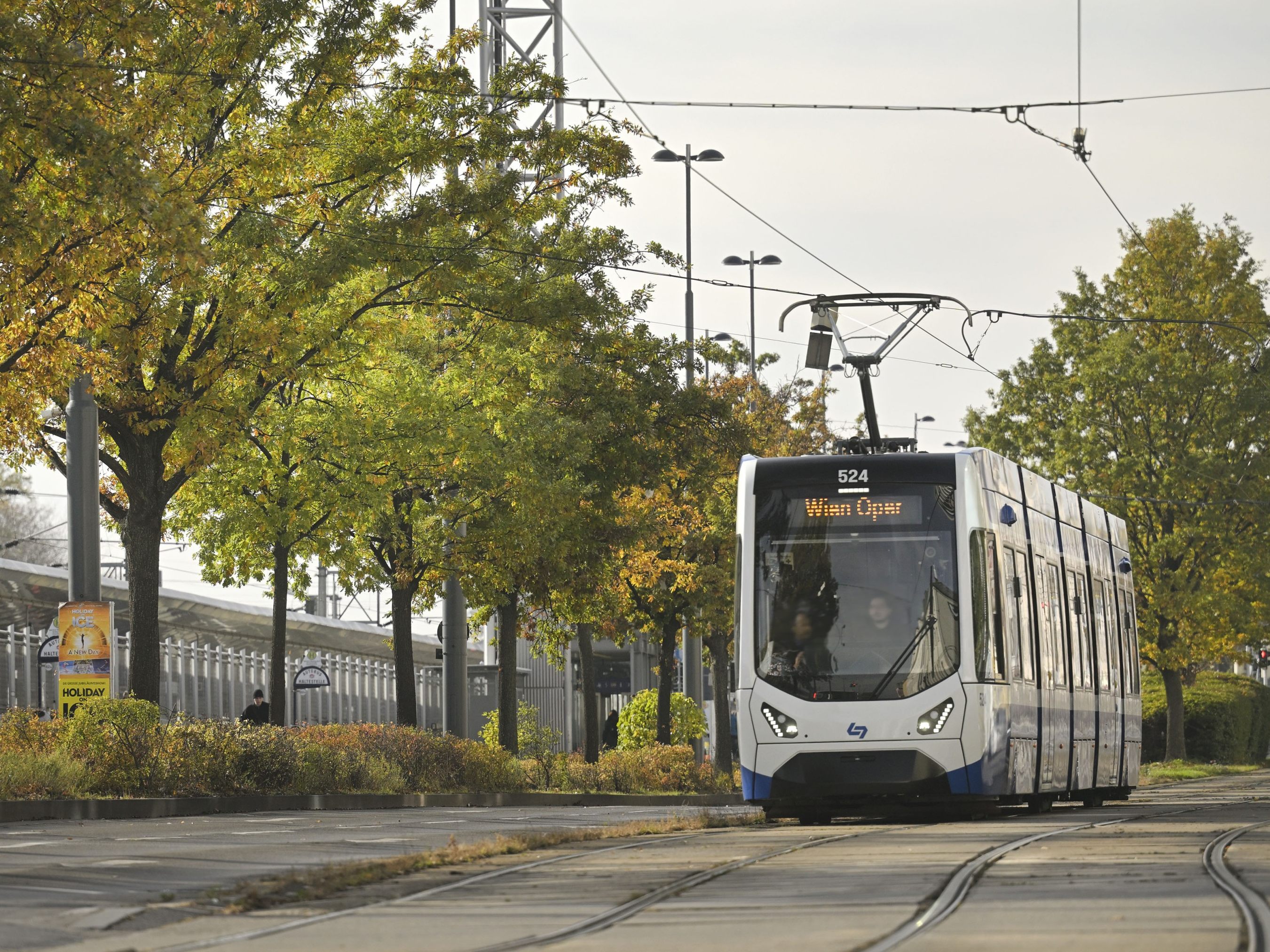 Die Badner Bahn startet ihren Normalbetrieb am Montag.