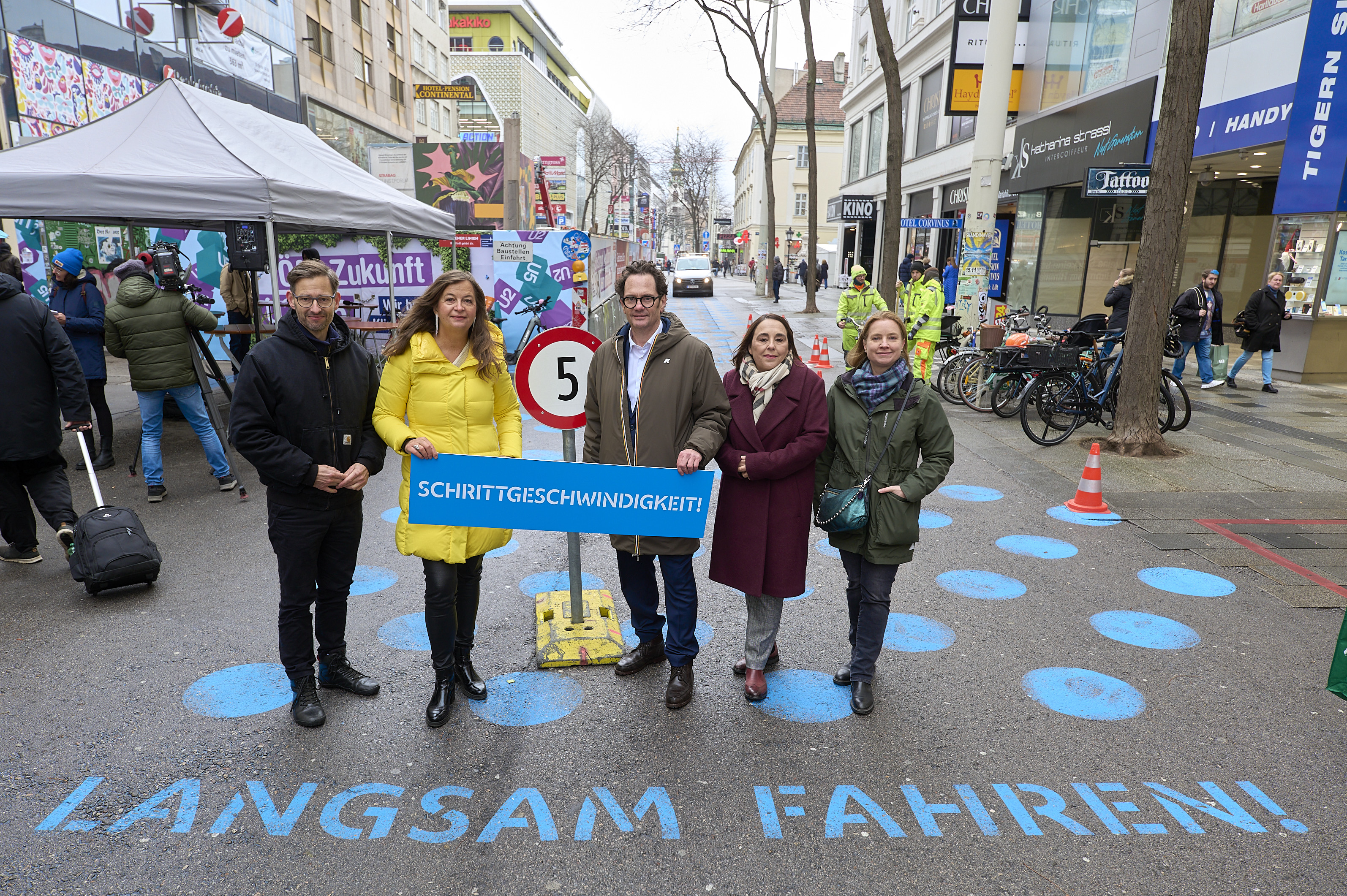 Das bedeuten die blauen Punkte auf der Wiener Mariahilfer Straße