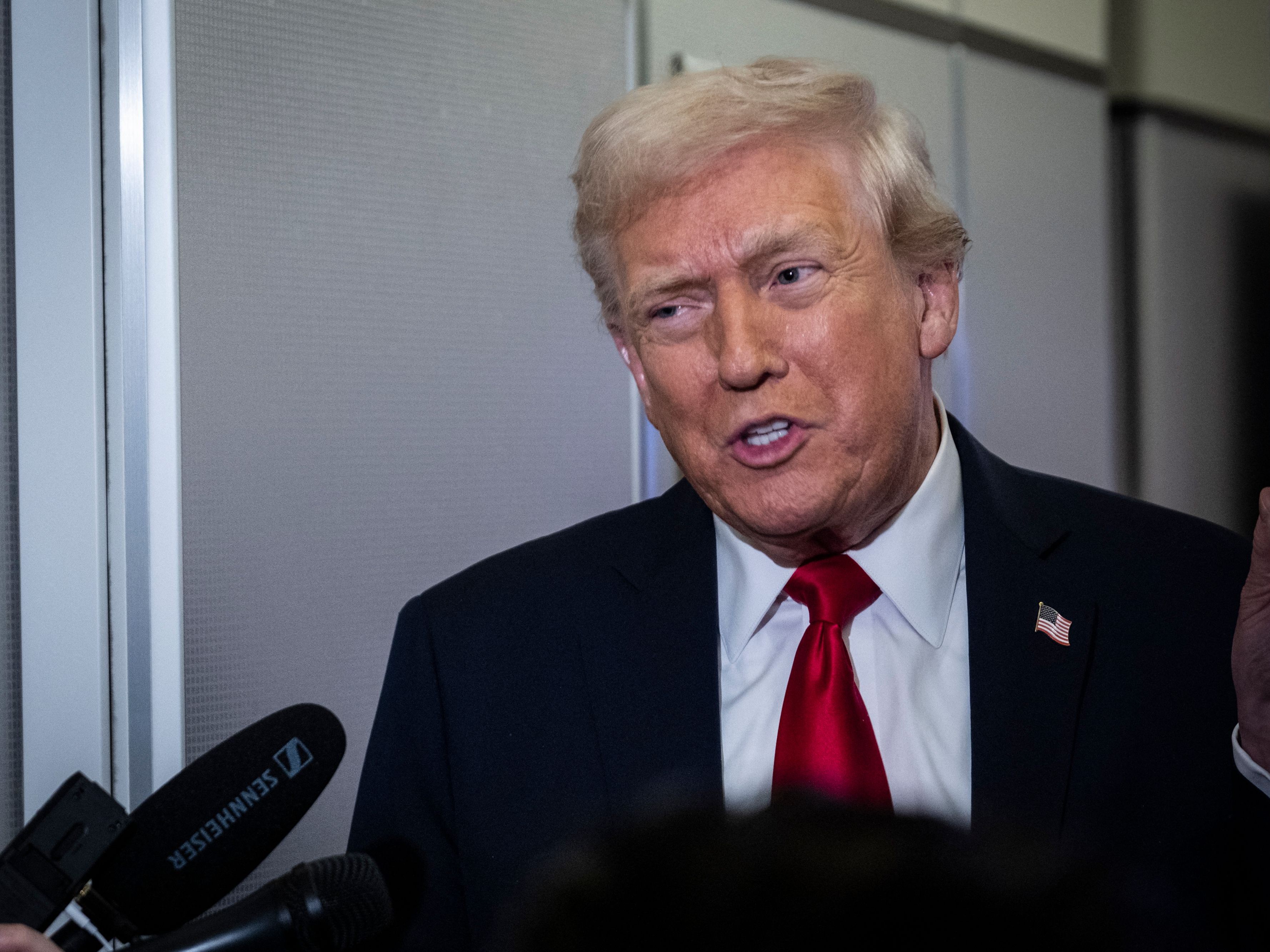 Donald Trump soll laut einem Medienbericht am 16. Oktober mit Wladimir Putin telefoniert haben – zuvor hatte sein Sondergesandter Steve Witkoff dem Kreml offenbar Hinweise gegeben, wie ein Ukraine-Plan formuliert werden könnte.