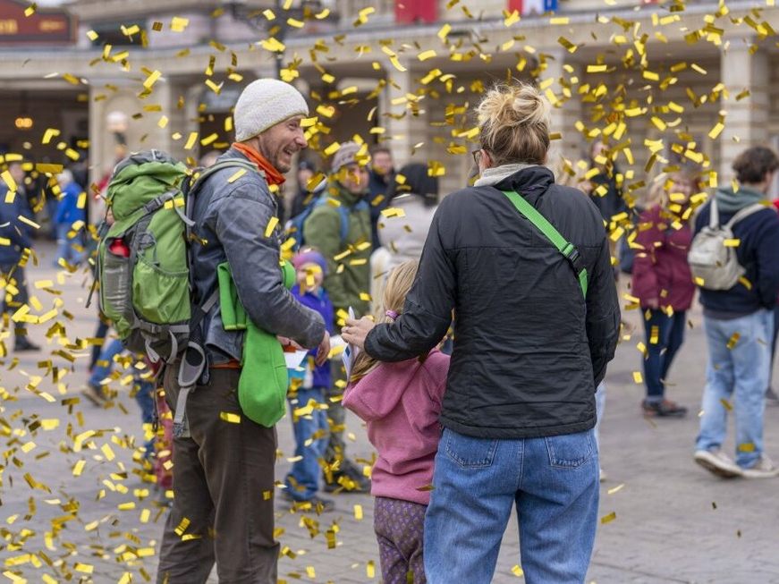 Europa‑Park feiert 150‑millionsten Besucher mit Konfetti und Geschenken,