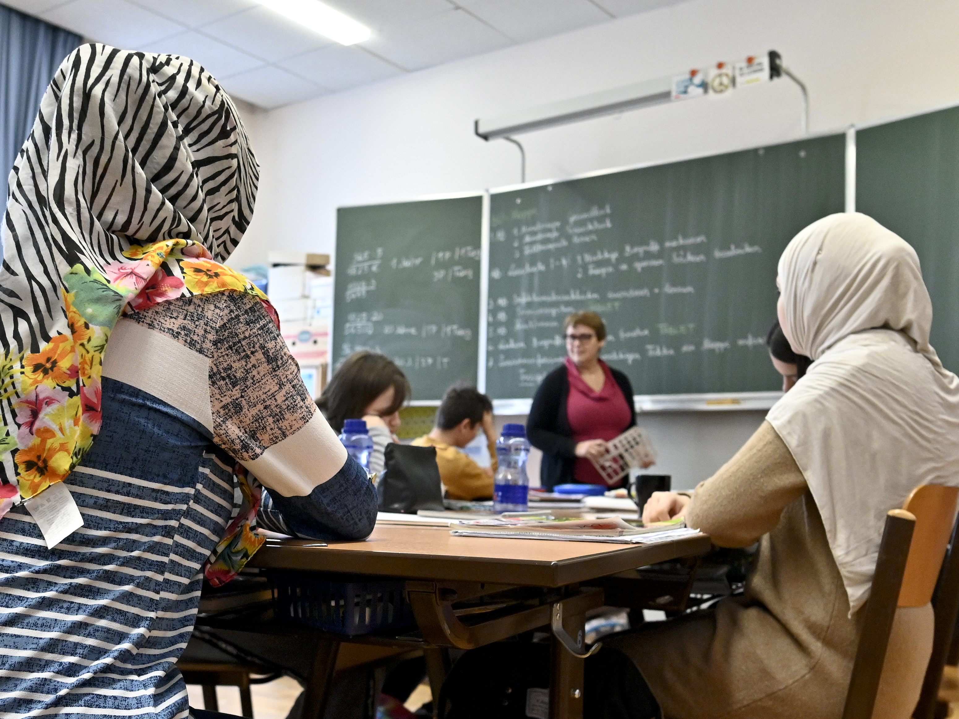An Schulen soll es künftig ein Kopftuchverbot für Kinder geben.