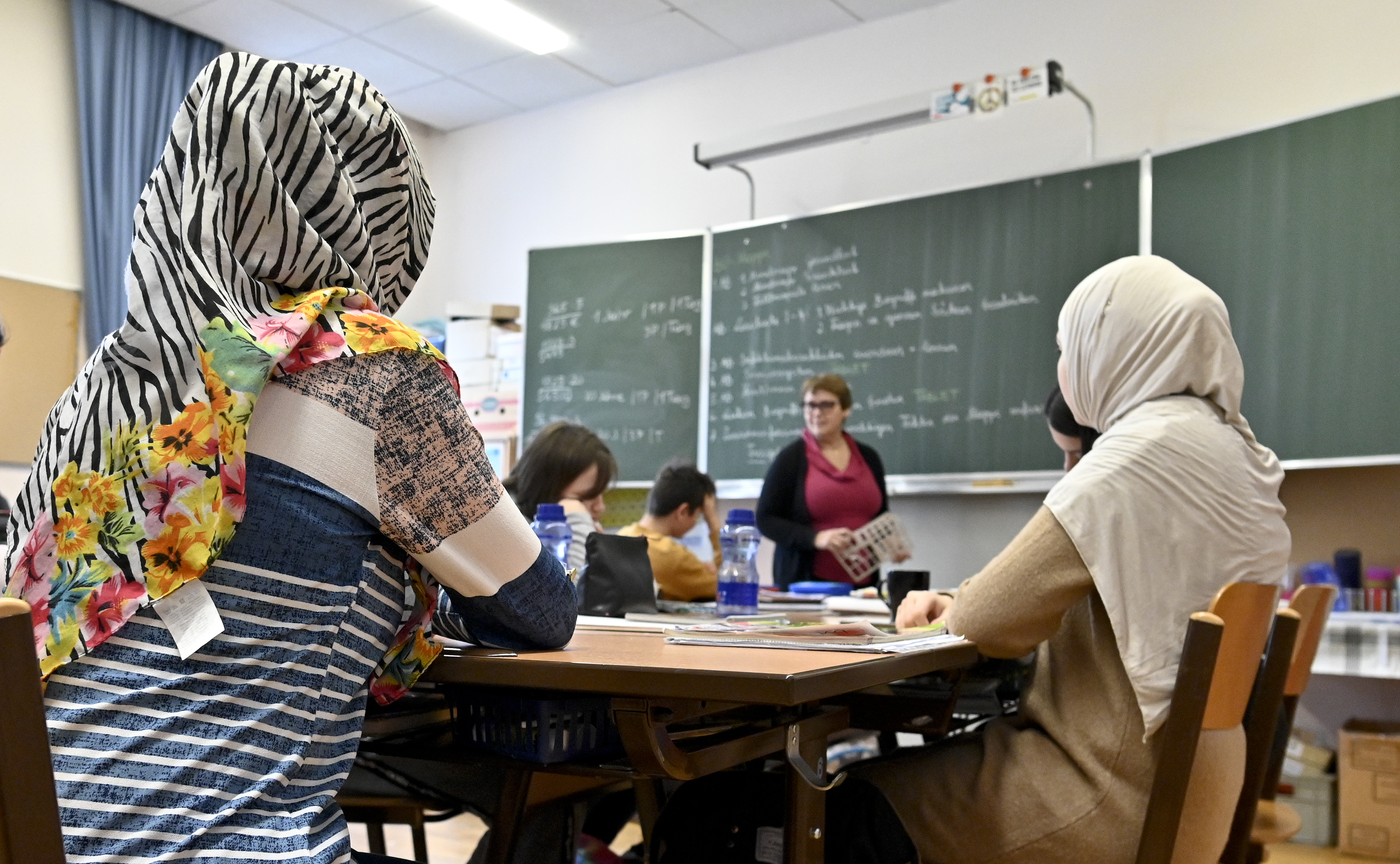 Kopftuchverbot an Schulen: Start mit Aufklärungsphase, Sanktionen ab 2026/27