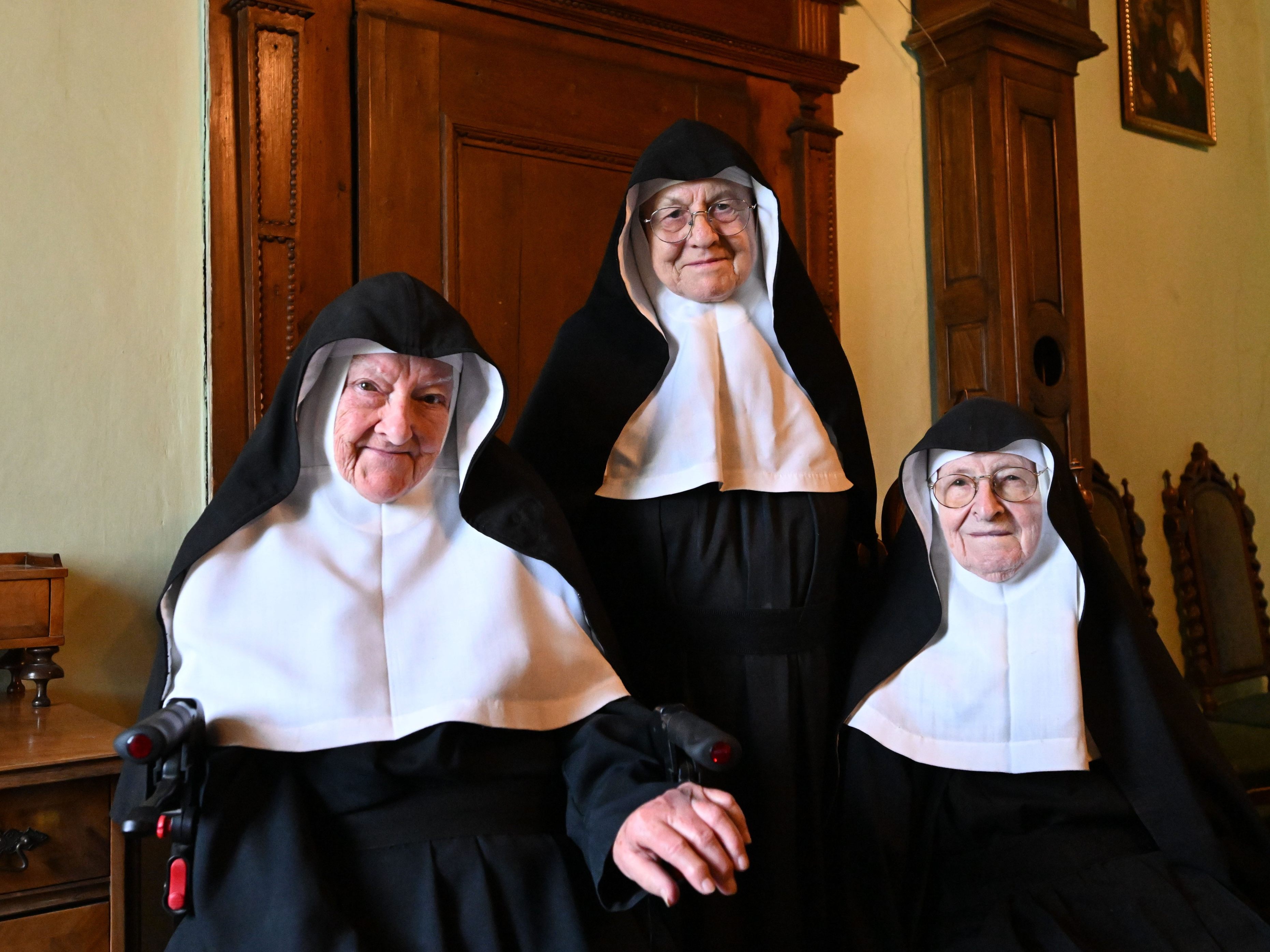 Die drei Nonnen im Kloster Goldenstein.